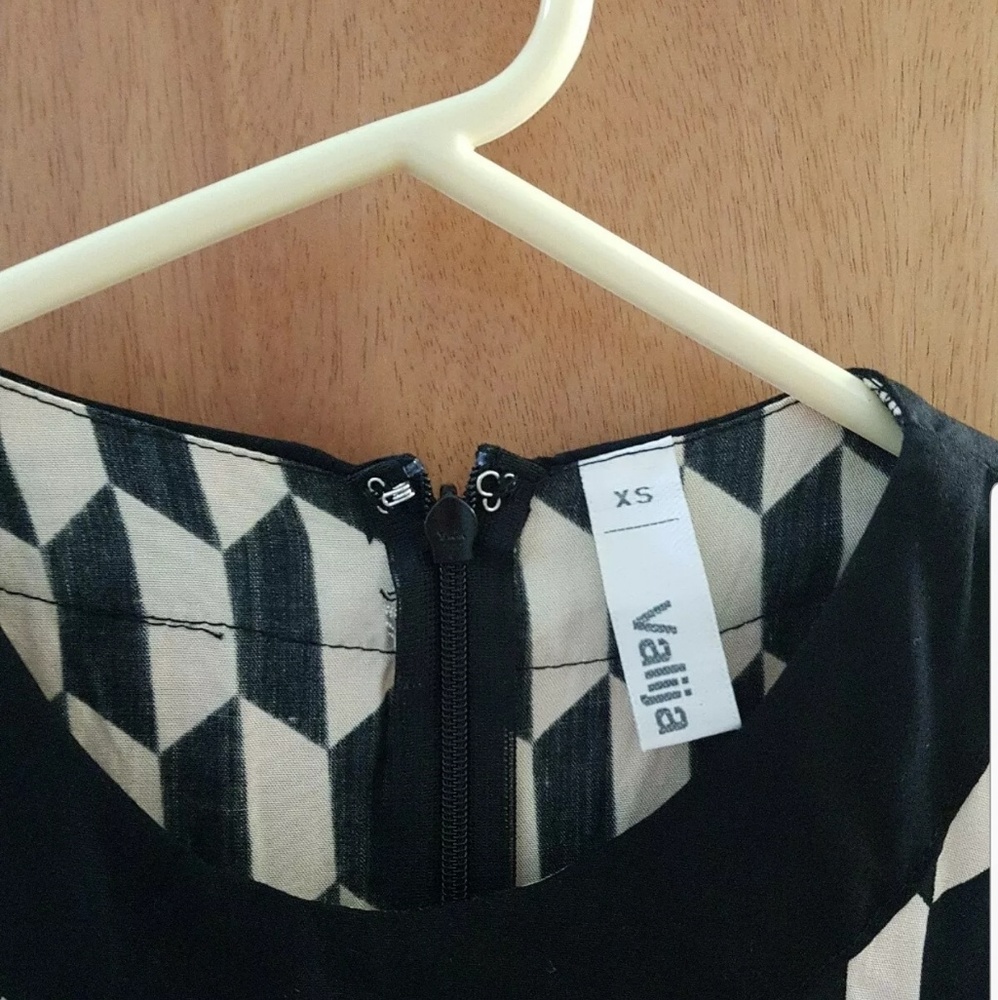 Short dress(NEW) (never worn)